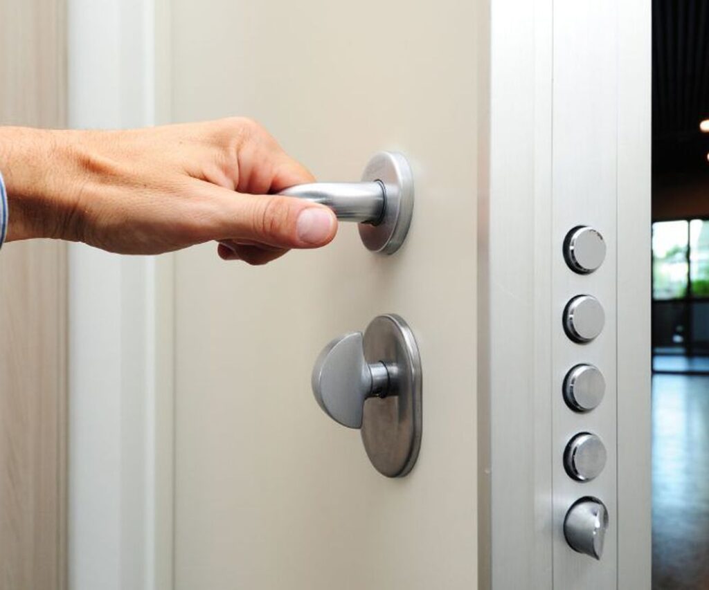 puerta seguridad canva